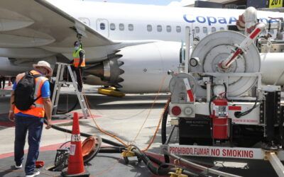 Alza del combustible de aviación eleva costos y acelera presión por alternativas sostenibles
